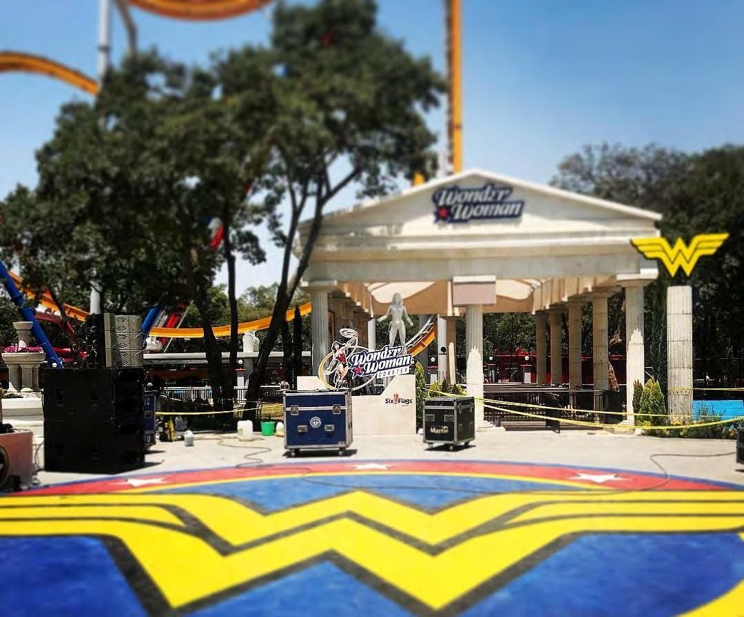 Acceso de Wonder Woman Coaster en Six Flags México